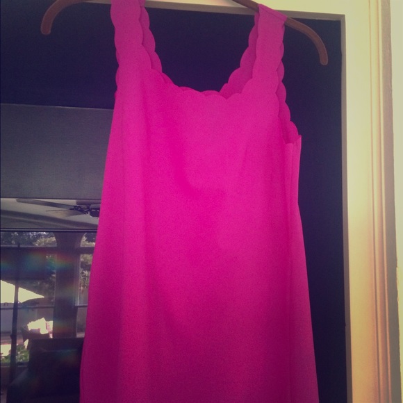 EUNISHOP Magenta scalloped camisole.