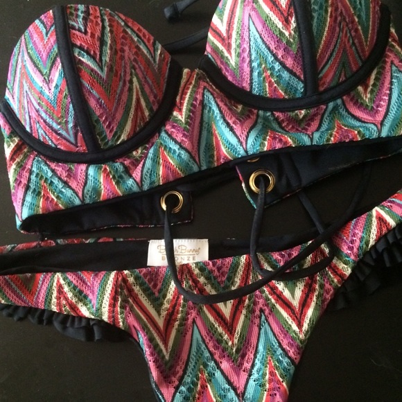 Beach Bunny Zig Zag - Picture 3 of 3