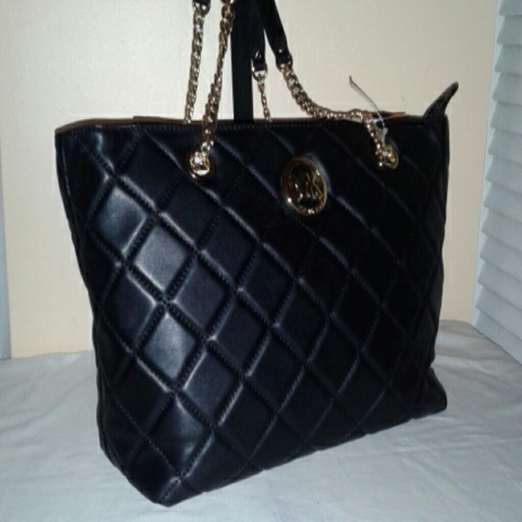 !! SOLD !! MICHAEL KORS TOTE - Picture 2 of 4