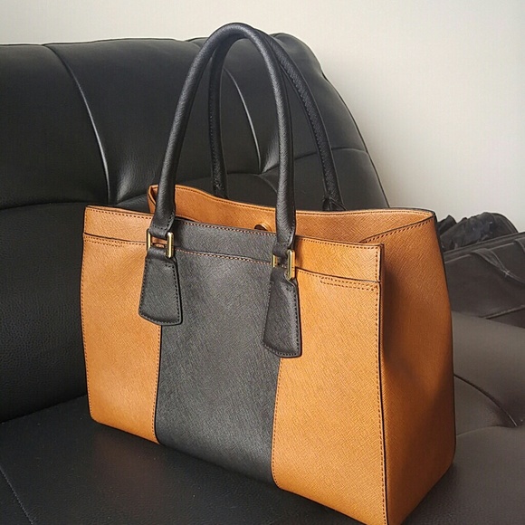Handbag - Picture 2 of 3