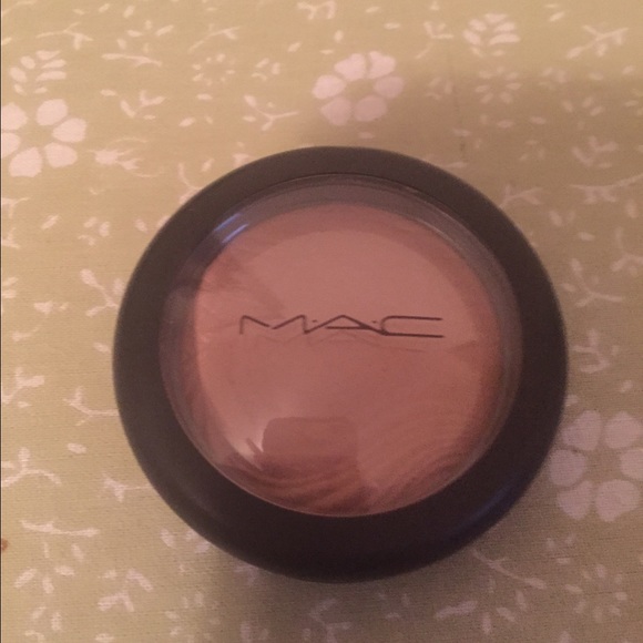 MAC Bareness Extra Dimension Blush