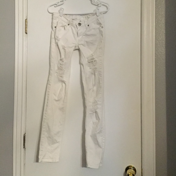 White ripped stretch skinny jeans