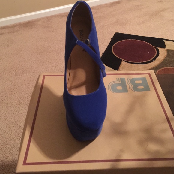 Shoes - Picture 2 of 2