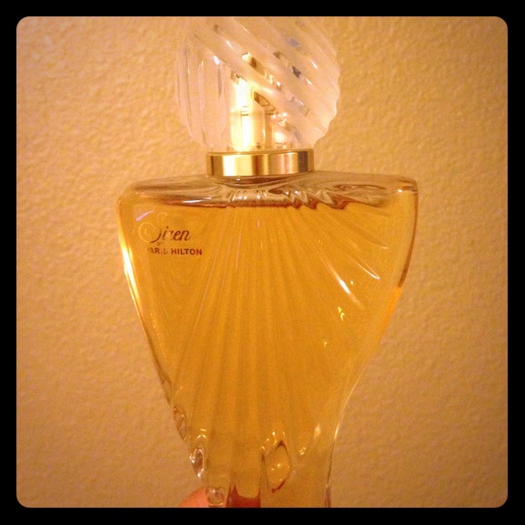 Paris Hilton Siren perfume