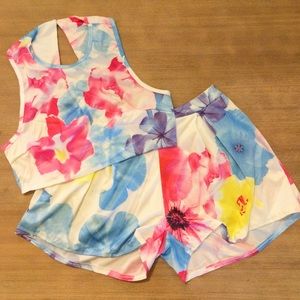 Brand new! Flower short set!