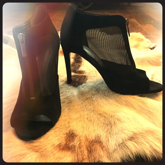 Brand new Guess heels. Never been worn!