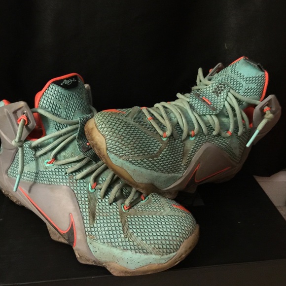 Lebron 12 5-10 condition. With box. Sz 9 mens