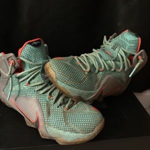 Lebron 12 5-10 condition. With box. Sz 9 mens