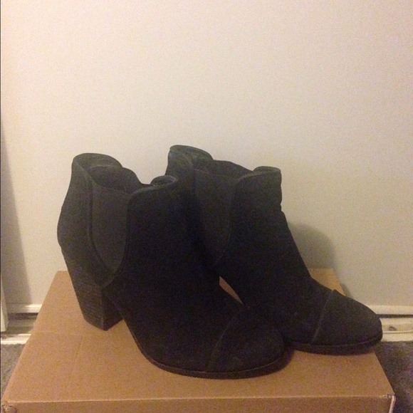Vince camuto ankle bootie