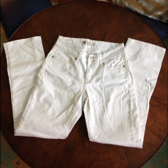 Levi's curvy straight white jeans