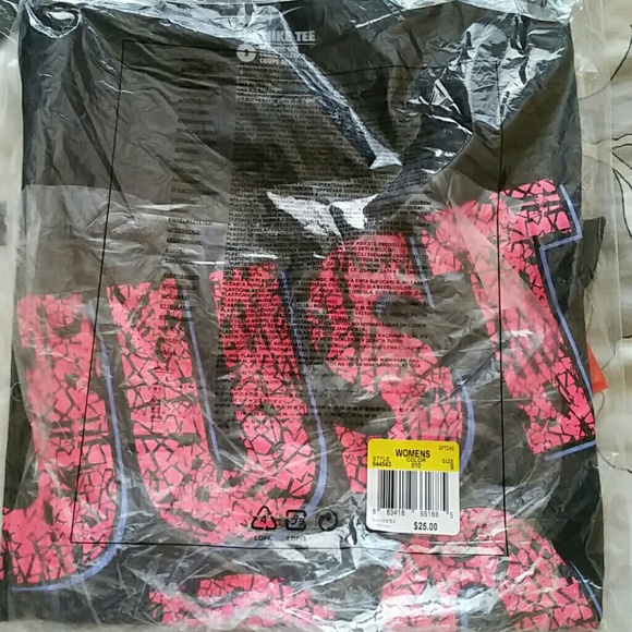 ☆sold☆ Both Nike "just do it" tshirts for $30 - Picture 3 of 3