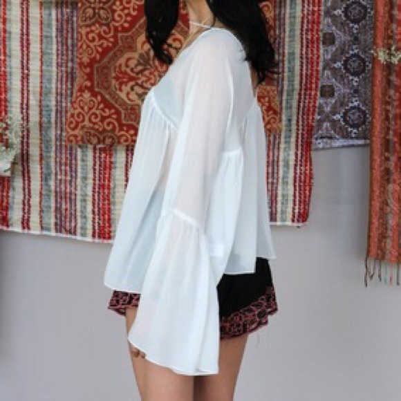 LAST ONE • White Bell Sleeve Boho Top - Picture 3 of 3