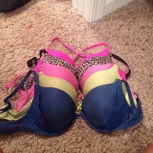 Set of 5 Victoria secret bras