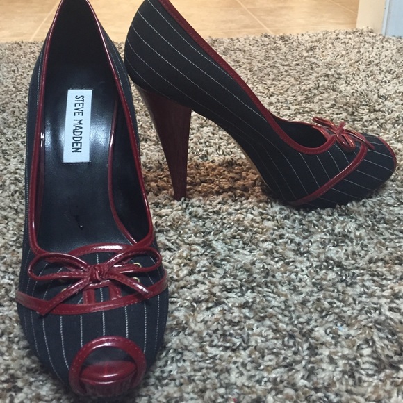 Brand new! Never worn. Size 7 Steve Madden heels.