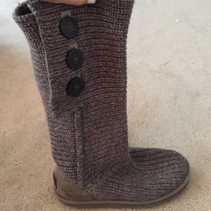 Grey sweater UGGs