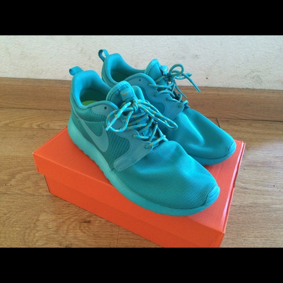 Nike Roshe Runs Turbo Green size7.5-8