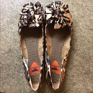 Leopard flats with bow