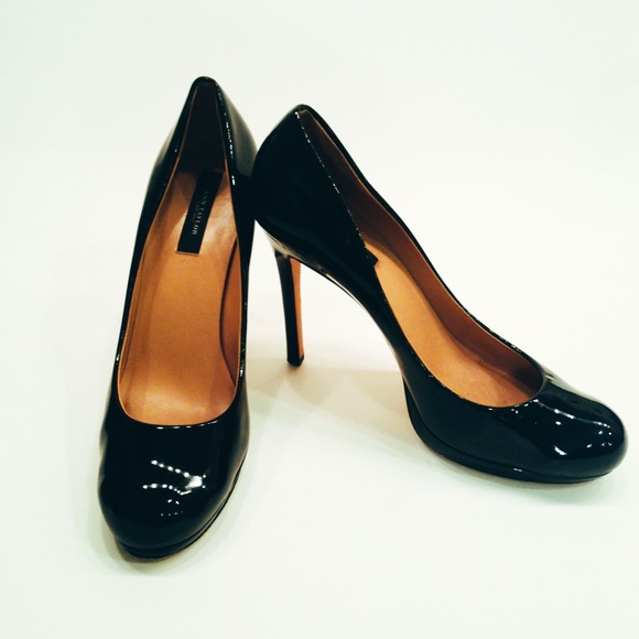 ⬇️✨ classic black patent heels - ann taylor.