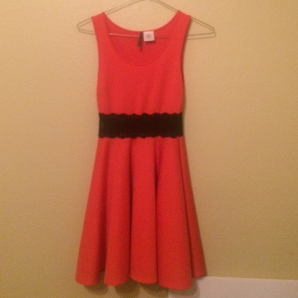 Dress with lace middle