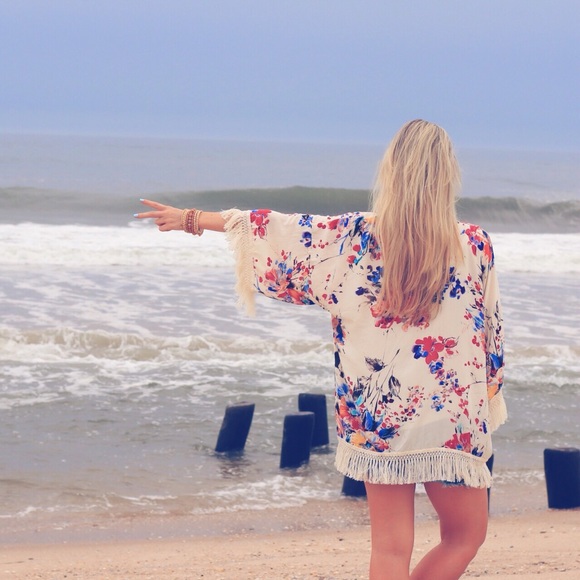 Floral Boho Fringe Kimono - Picture 4 of 4