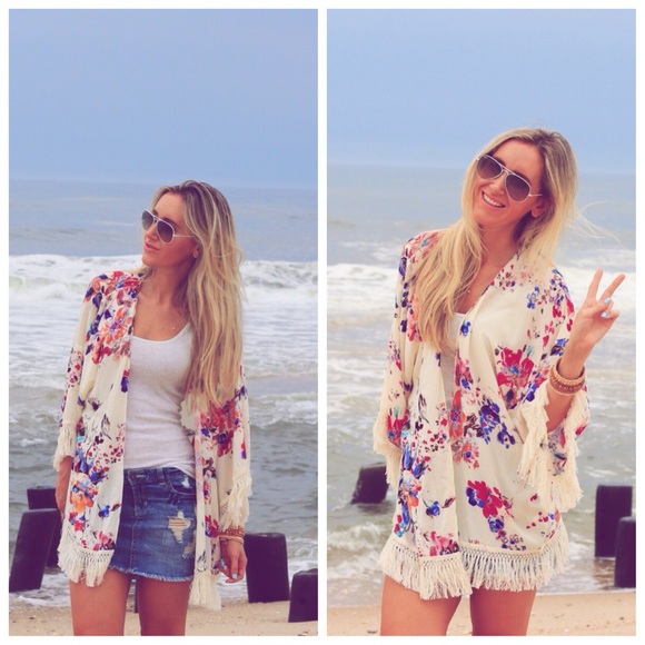 Floral Boho Fringe Kimono - Picture 3 of 4