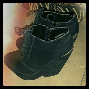 Black with Gold Backing 6 inch Wedges.