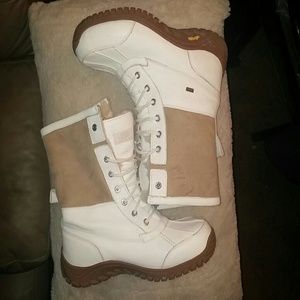 10.5 Men's & 12 Women's Barely Worn Ugg Adirondack