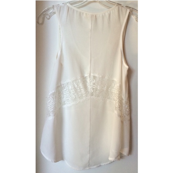 White top - Picture 2 of 4