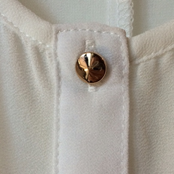 White top - Picture 3 of 4