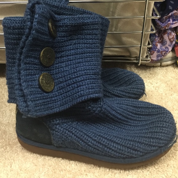 blue uggs!