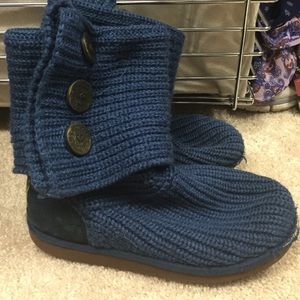 blue uggs!