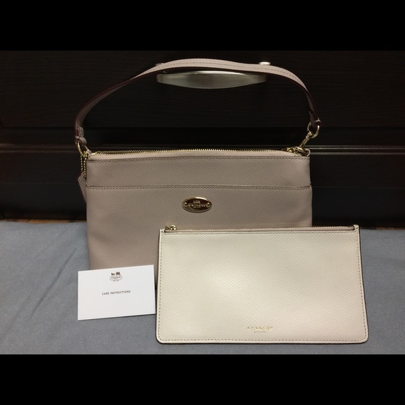 Authentic Coach Pouchette - Picture 2 of 4