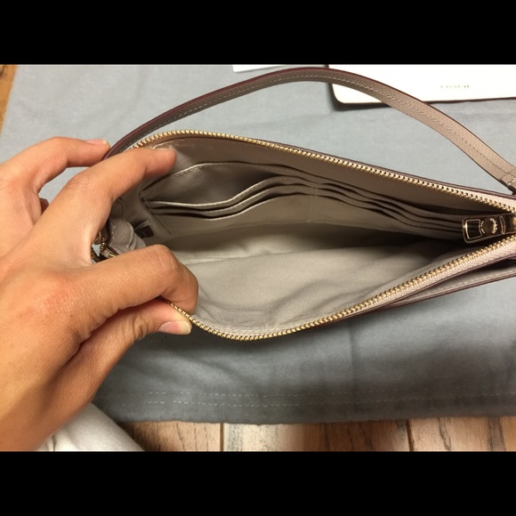 Authentic Coach Pouchette - Picture 3 of 4