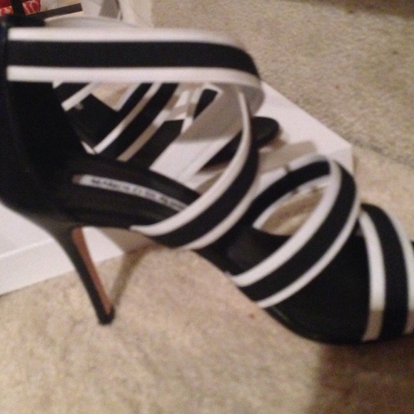 Manolo Blahnik size 38 like brand new! - Picture 2 of 4