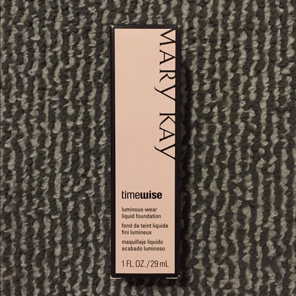 MK luminous wear foundation IVORY 4