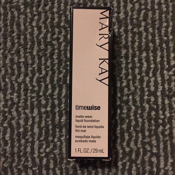 MK matte wear foundation BEIGE 4