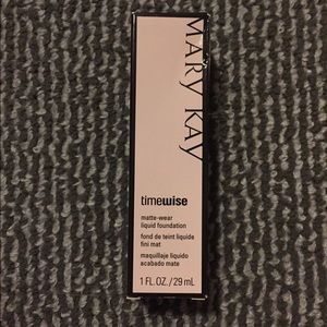 MK matte wear foundation BEIGE 4