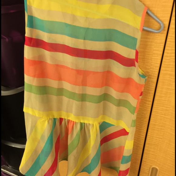 Sleeveless Top. SOLD - Picture 2 of 2