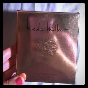 Nicole Miller Purfume