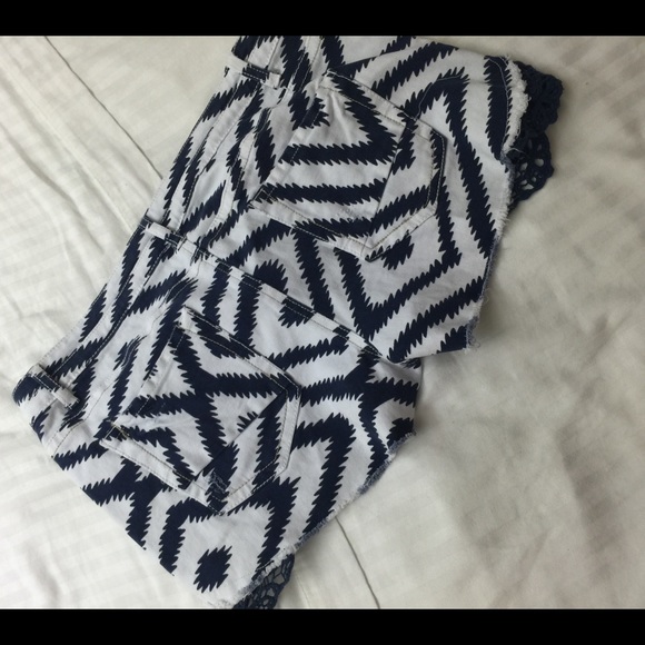 Lace Front Shorts - Picture 2 of 2