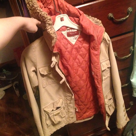 Khaki hollister jacket w fur!
