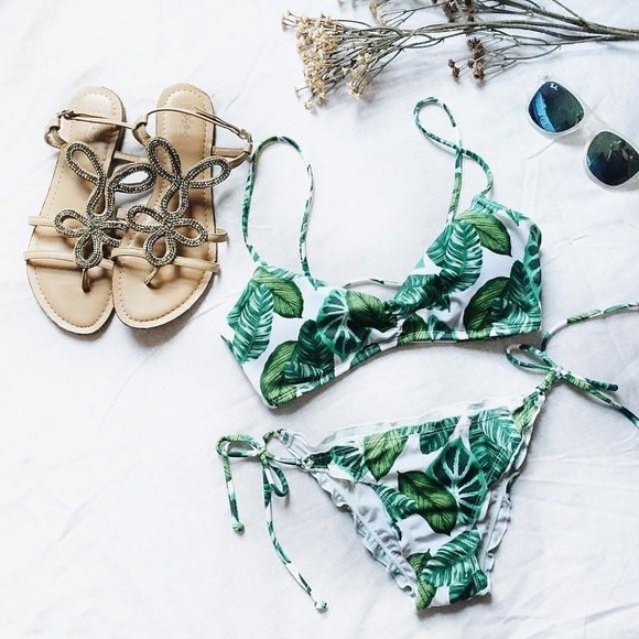 ISO XS Leaf print bikini top!