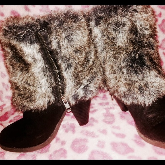 Furry boots - Picture 2 of 3