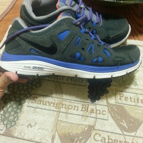Nike dual fusion running shoes