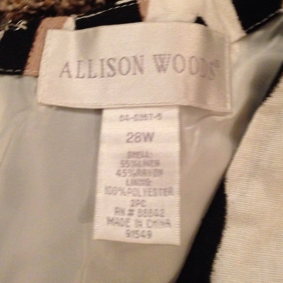 Classy Lady Dress - Picture 4 of 4