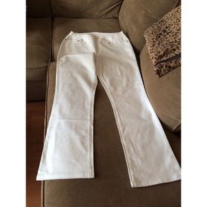 White boot cut jegging
