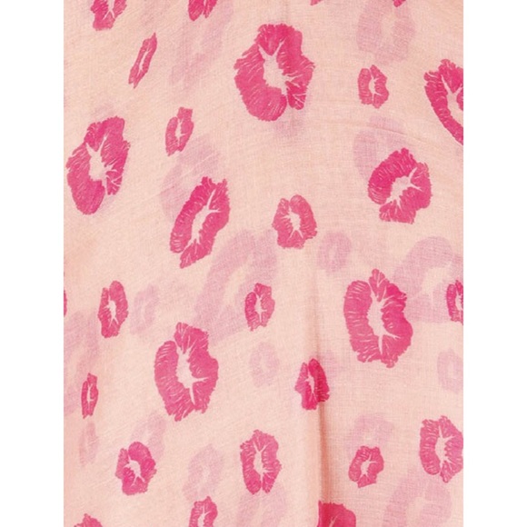 "Give me a kiss" scarf - Picture 3 of 3