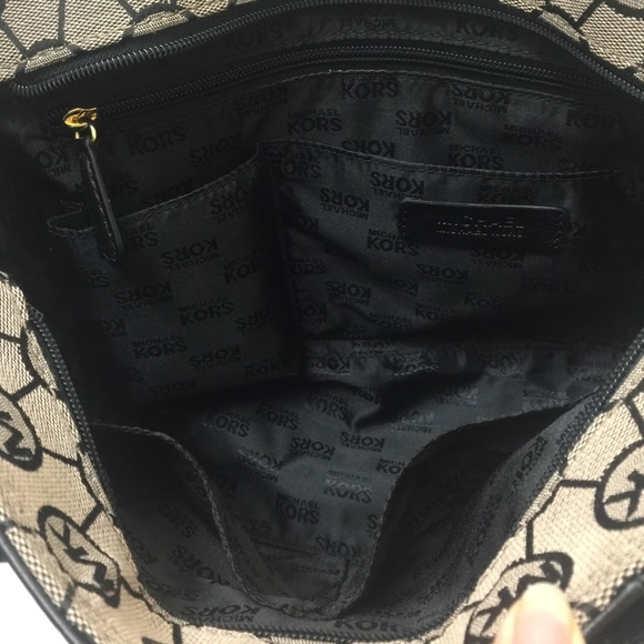 Authentic Michael knot purse - Picture 3 of 4