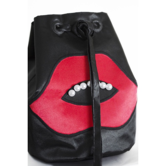Red Lips Bucket Bag