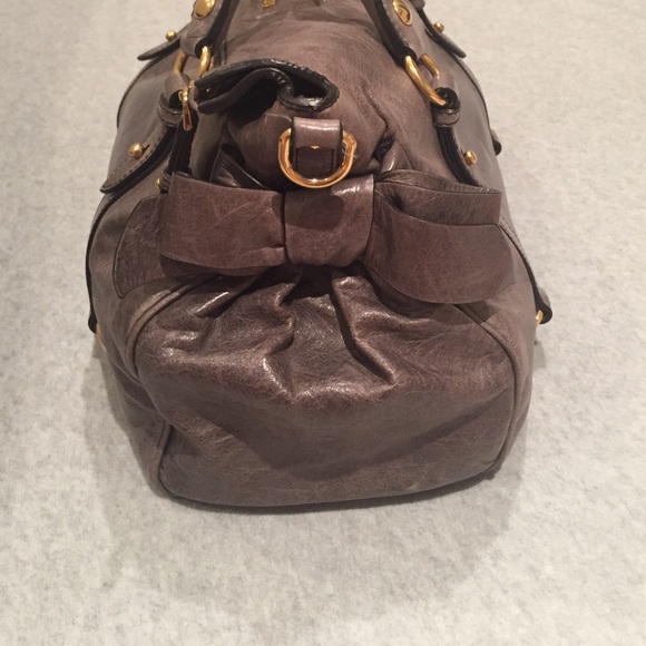 Miu Miu Vitello Lux large bow bag in Grey - Picture 3 of 3